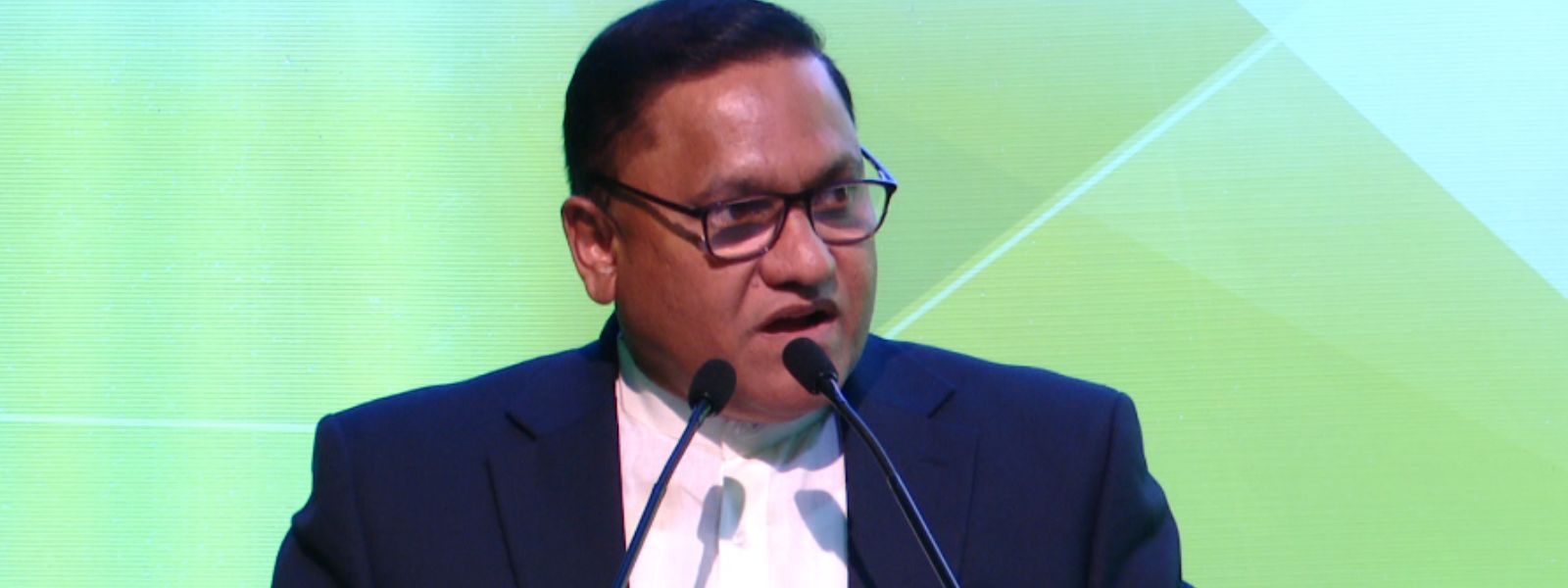 Sri Lanka Eyes 2.4M Tourist Arrivals in 2025